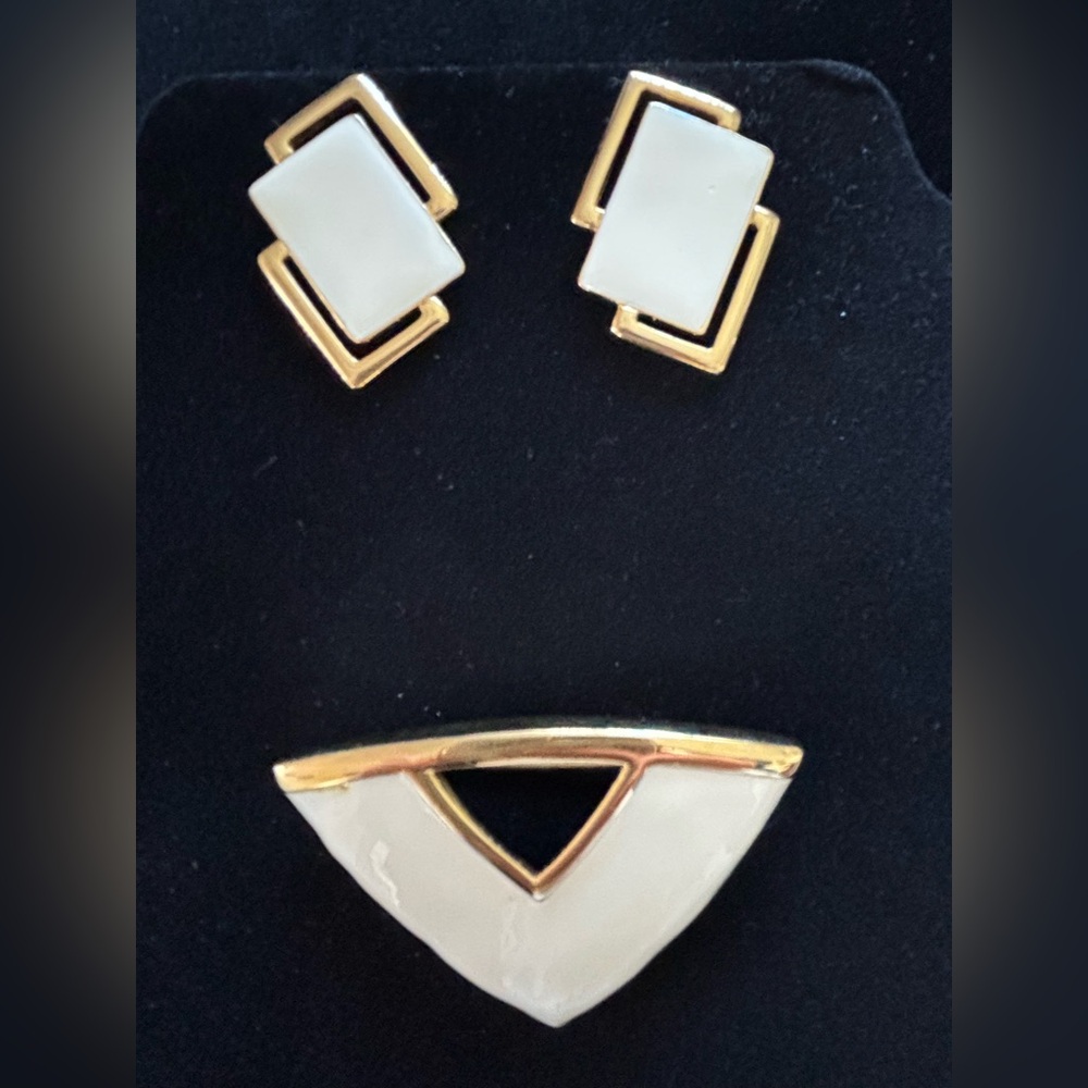 Elegant Vintage Monet Gold and Cream Jewelry Set